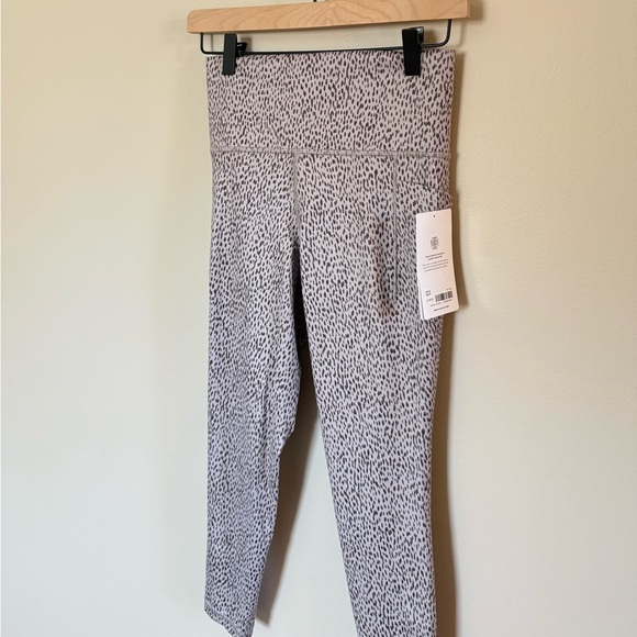 Athleta • NWT Salutation Stash Pocket II Printed Sz Small Grey Leopard Tight - Picture 5 of 13